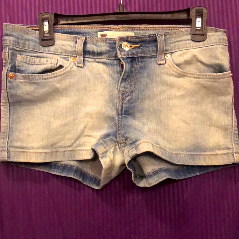 Juniors Levi’s shorts